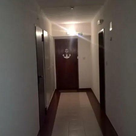 Ancora Na *